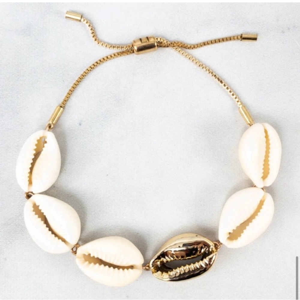 Logan Tay Shell Yeah Bracelet. New In Box Beachly
